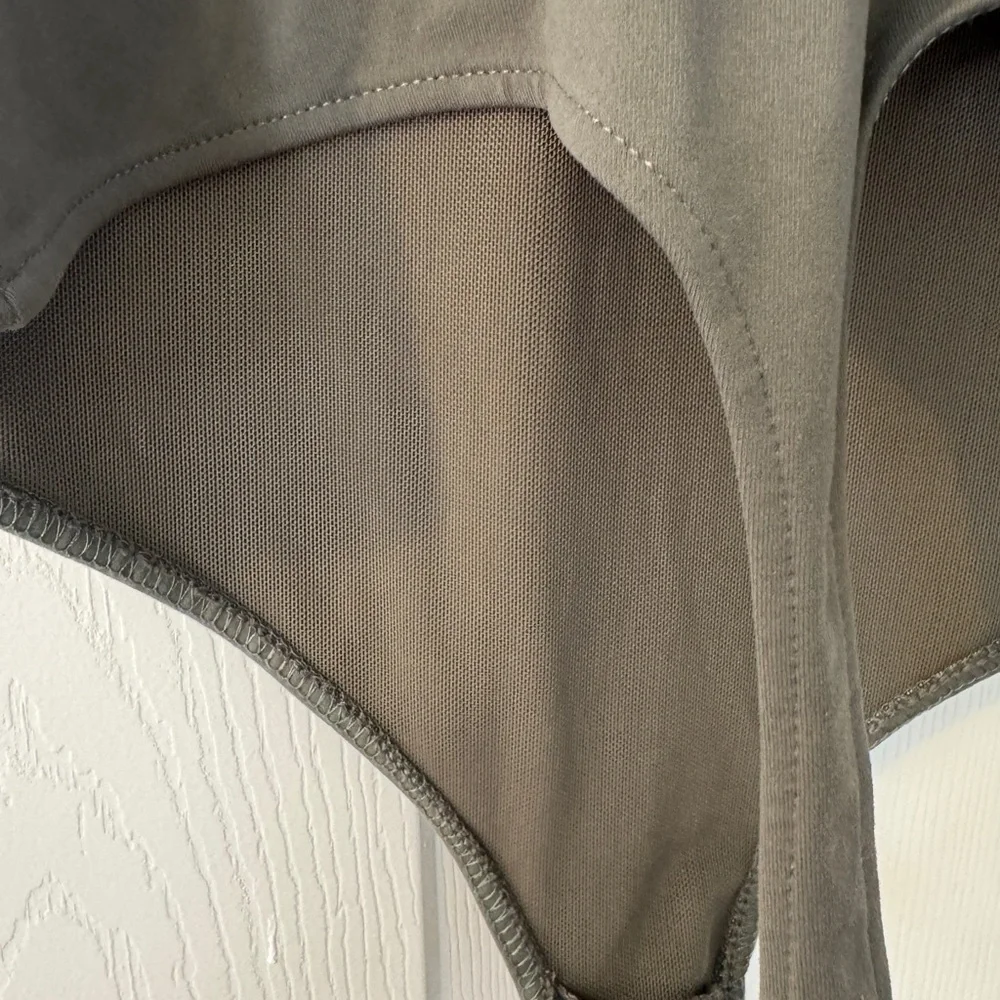 4/$25 Like new intimately free people Olive Green body suit sz XS